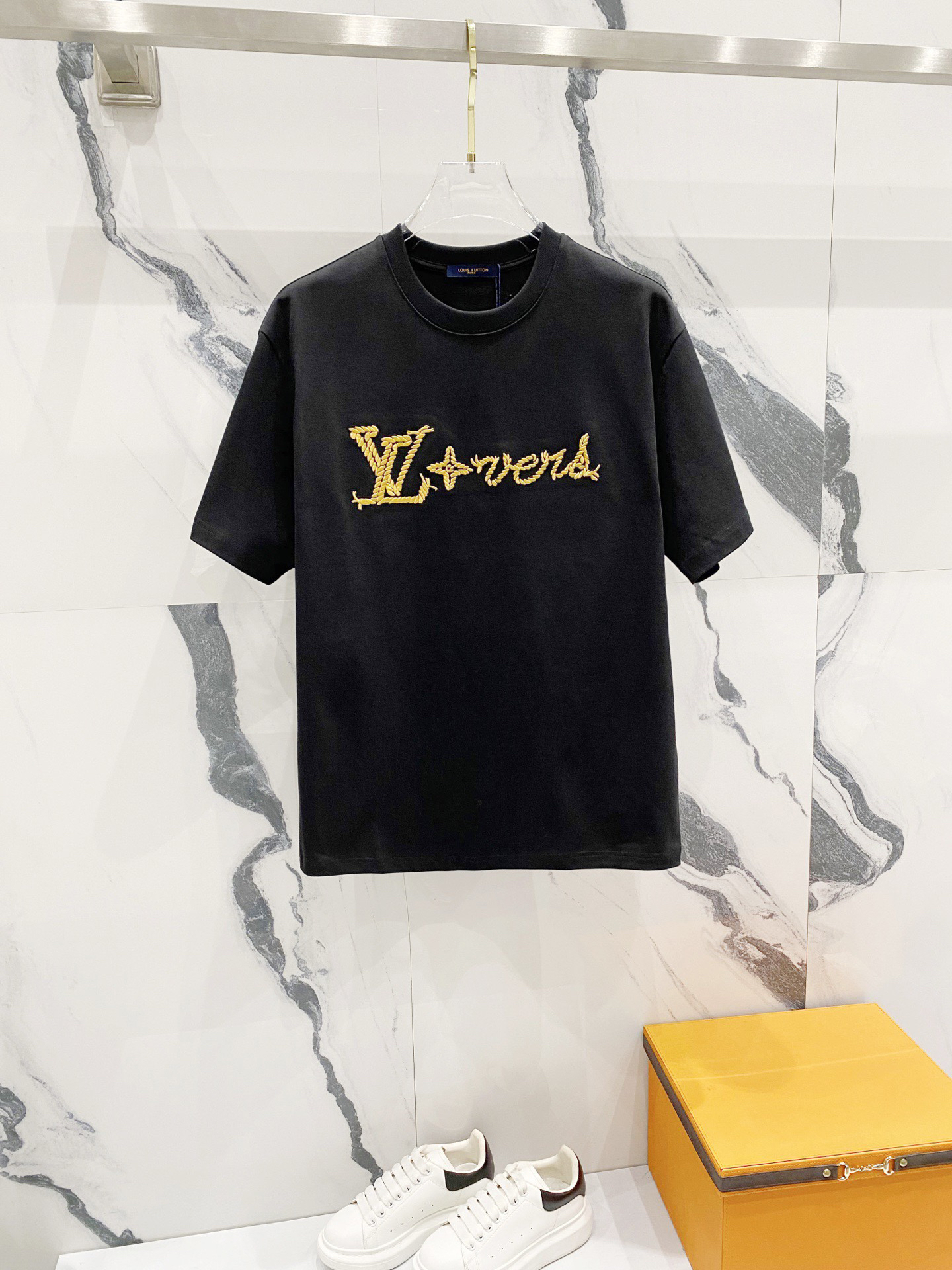 LV clothing-112