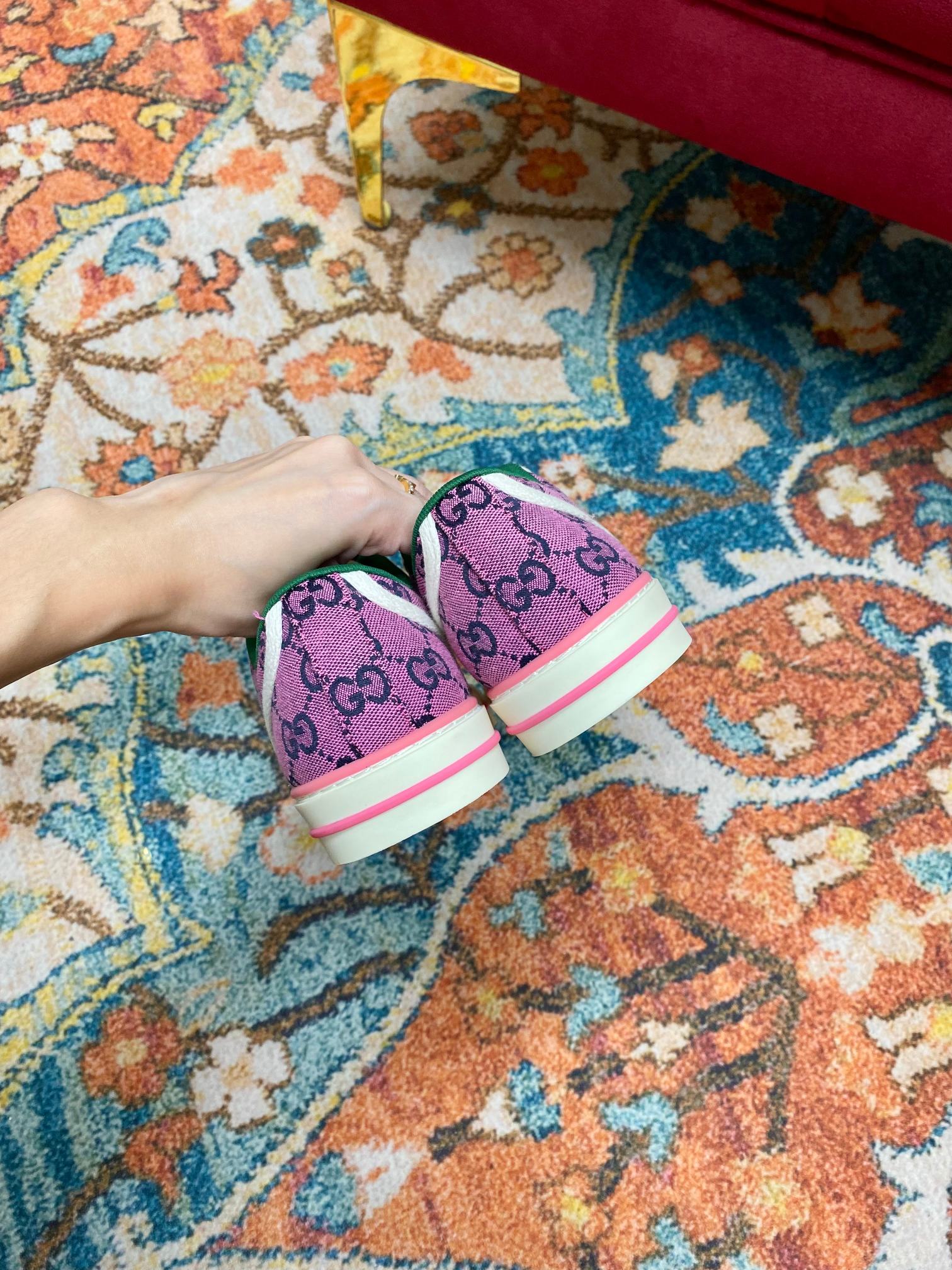 Gucci Sneakers-236