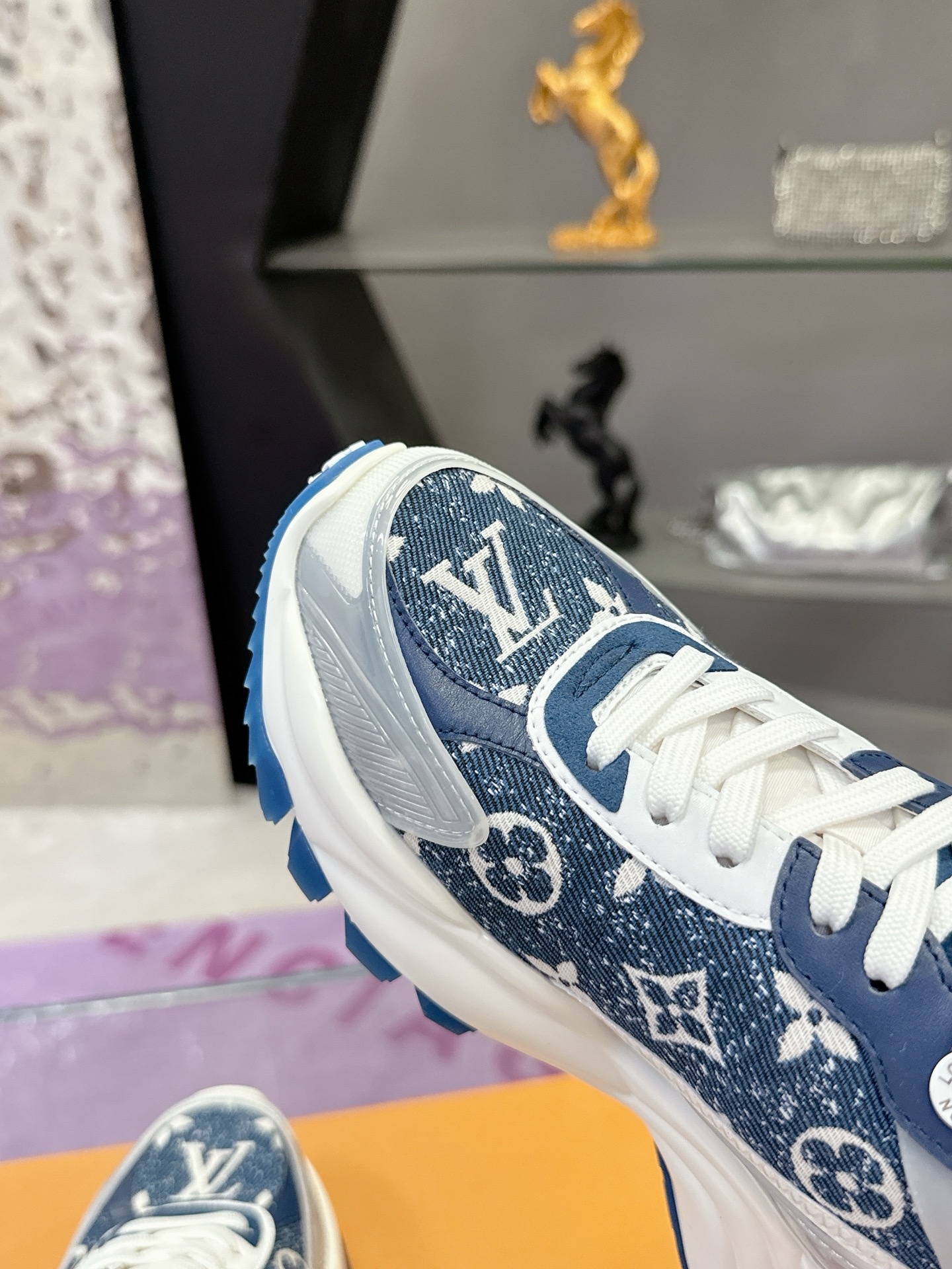 Lv Sneakers-205