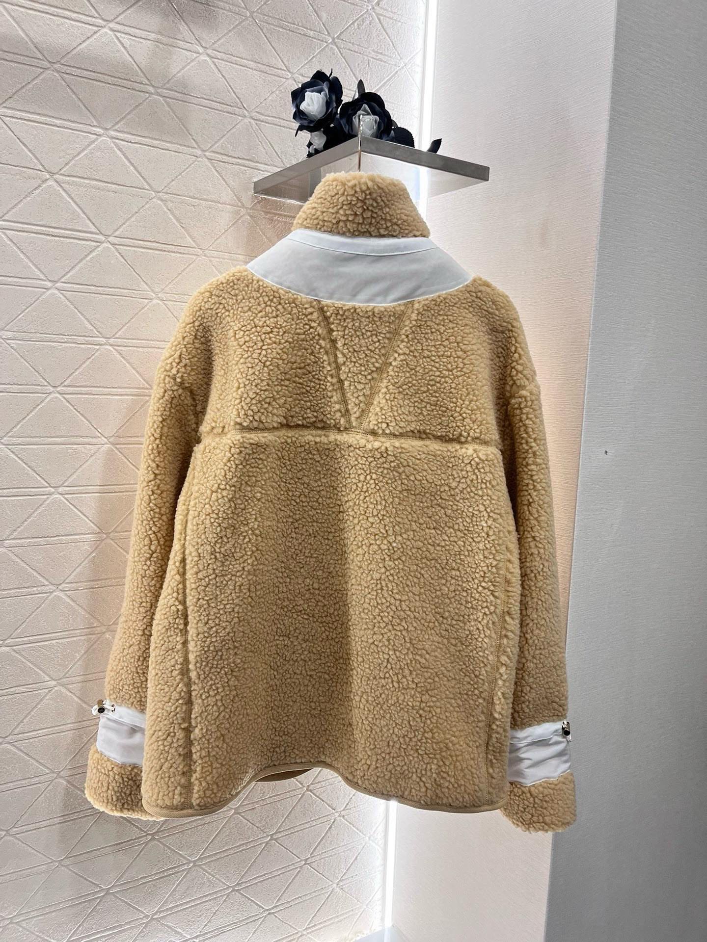 LV Clothing-323