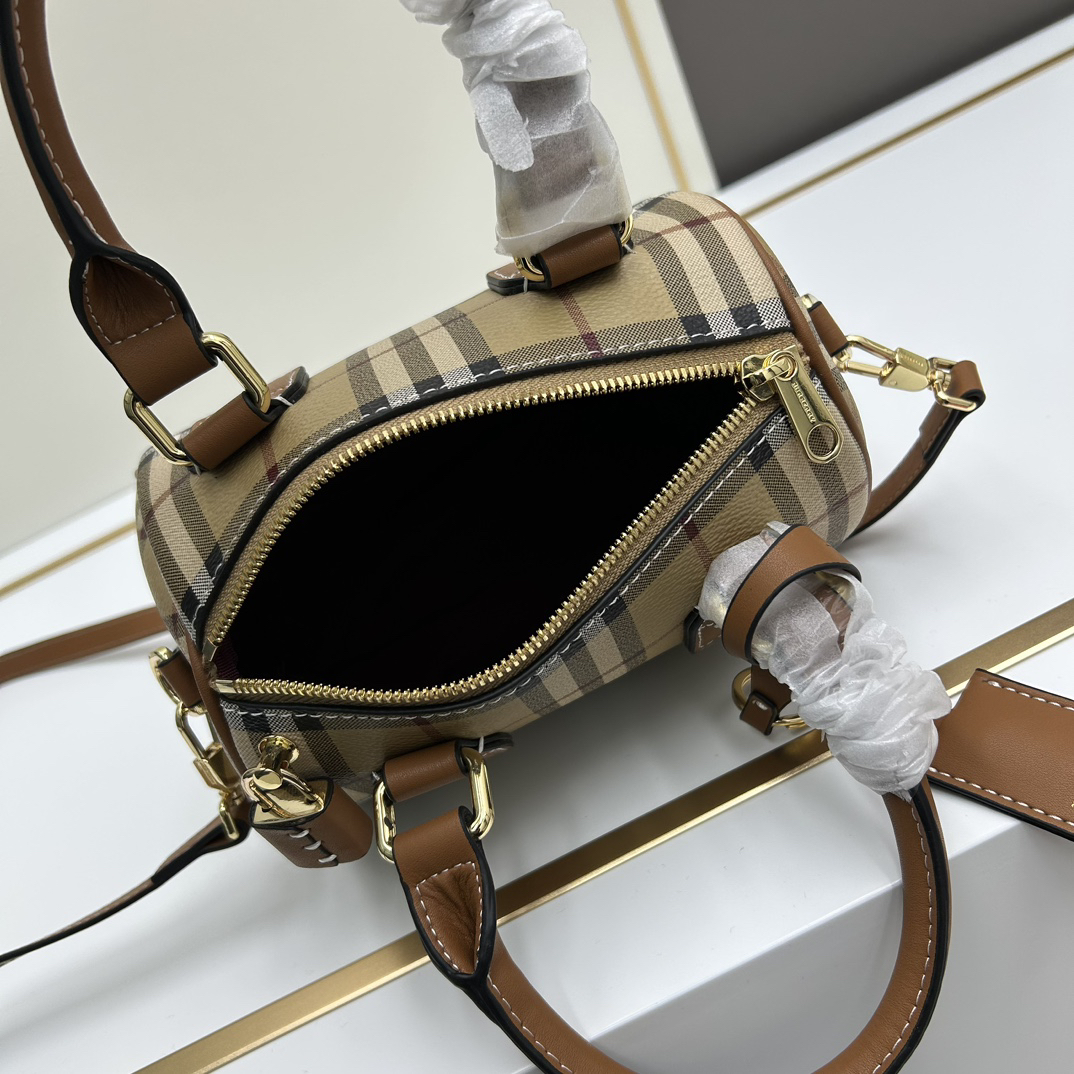 Burberry bag-138