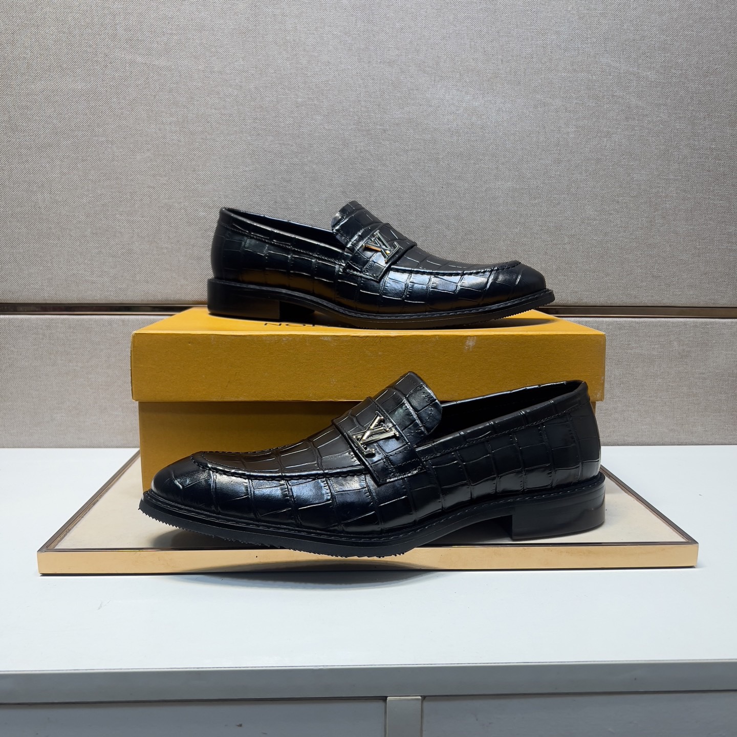 LV men's leather shoes-88
