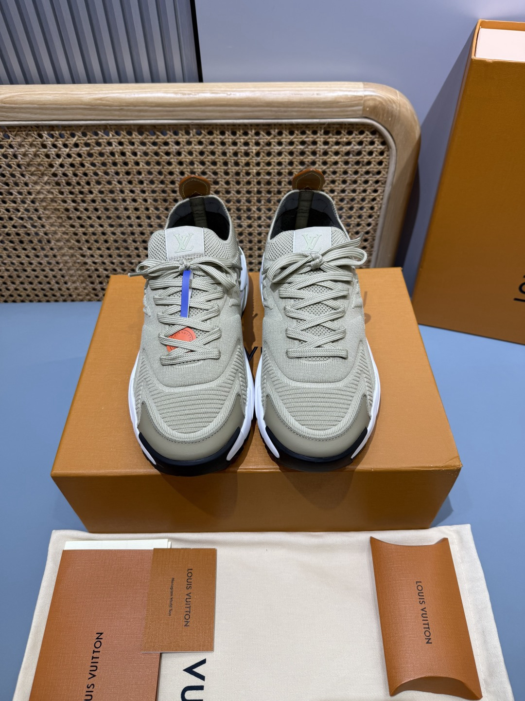 Lv Sneakers-186
