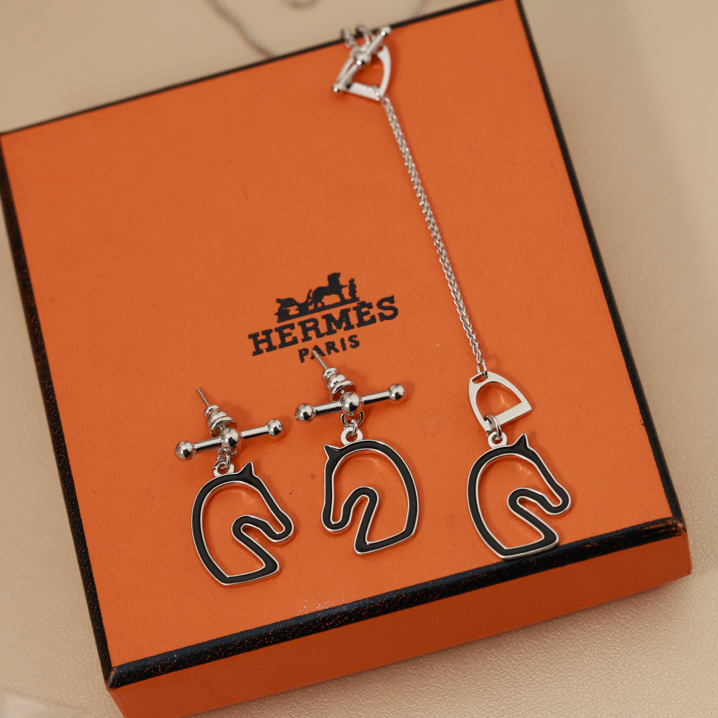 Hermes earrings-1