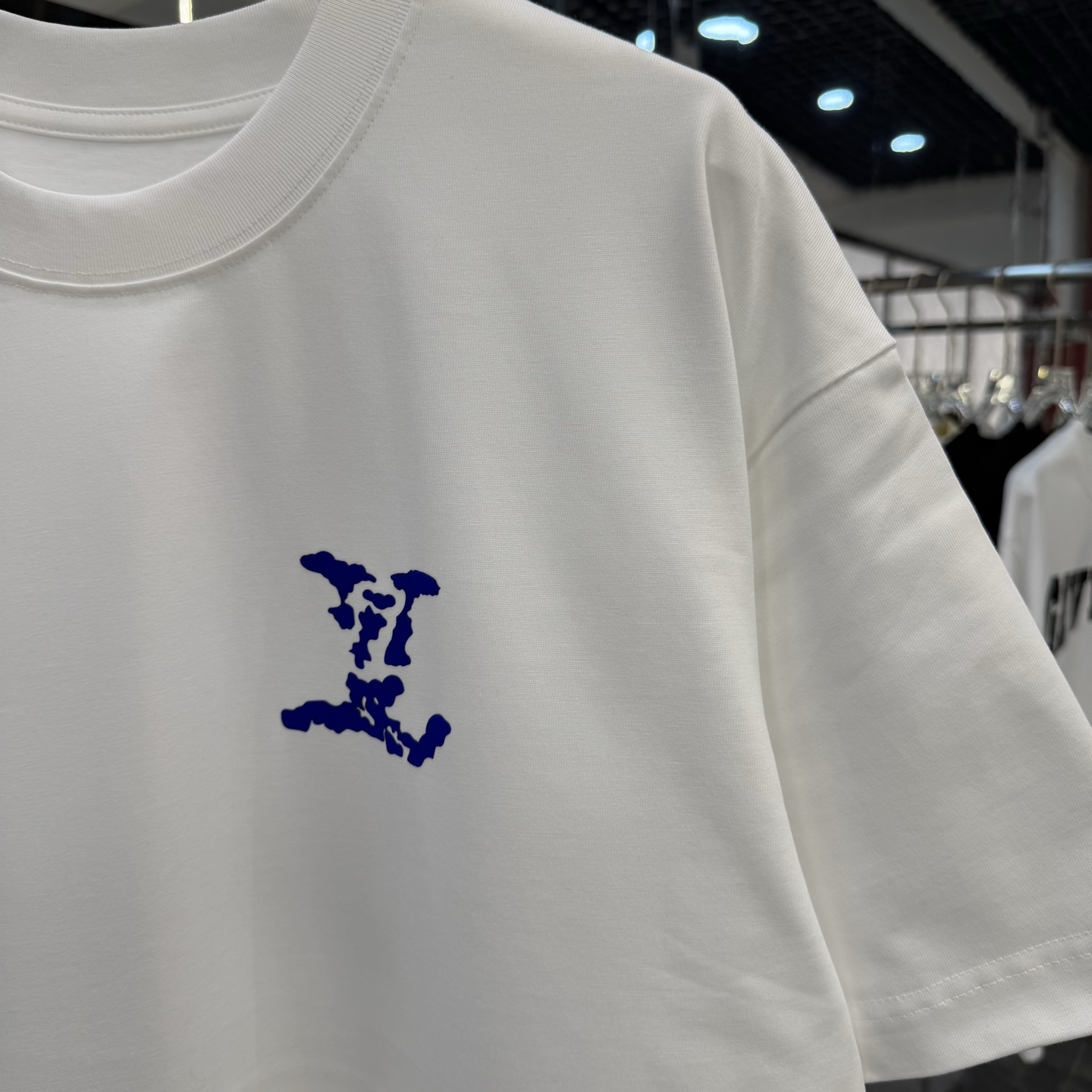 LV clothing-165