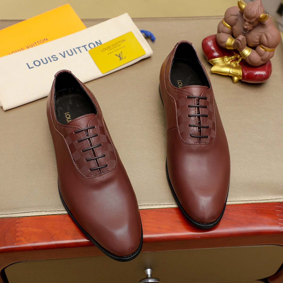 LV men's leather shoes-81