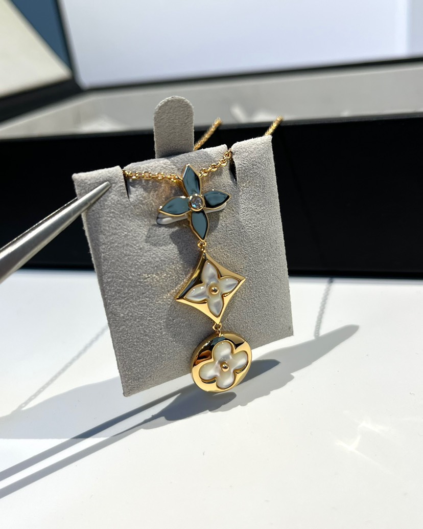 LV necklace-14