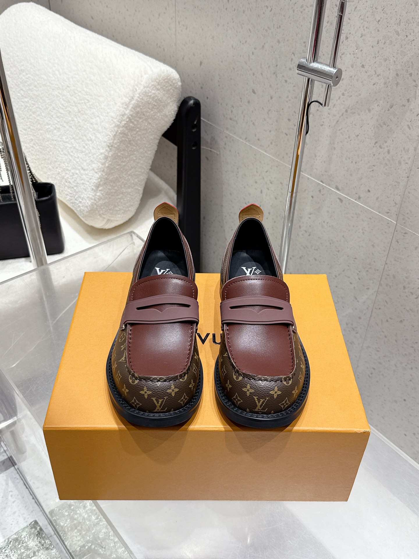 LV women's leather shoes-43