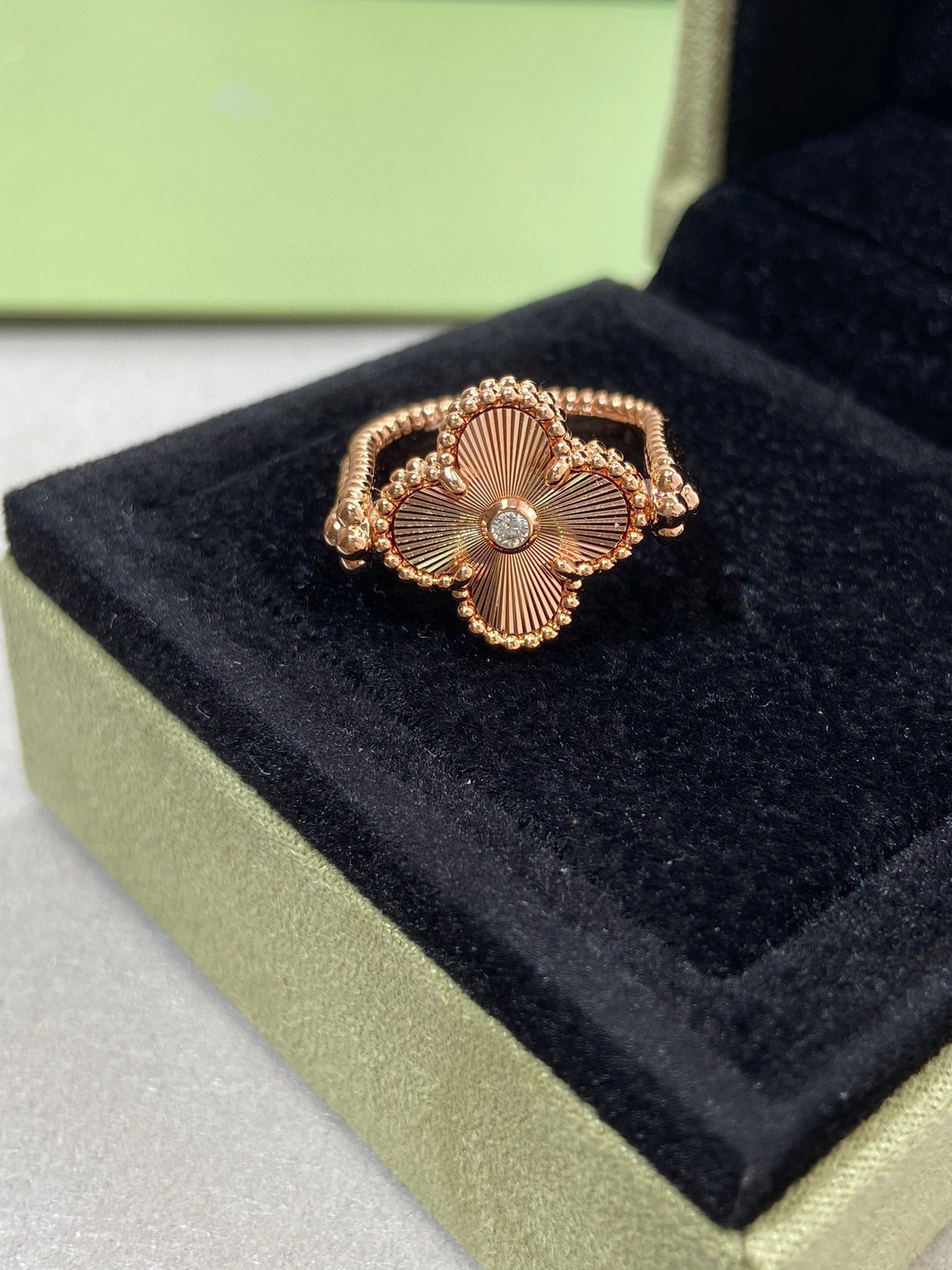 Van Cleef & Arpels ring-95