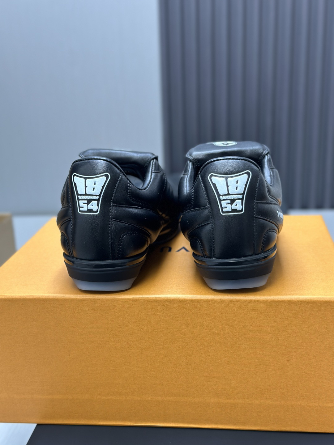 Lv Sneakers-255