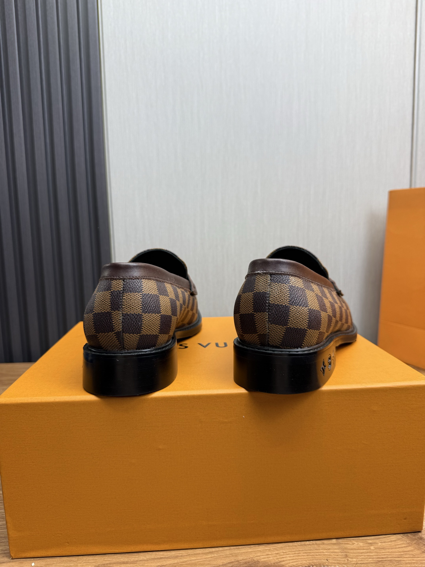 LV women's leather shoes-34