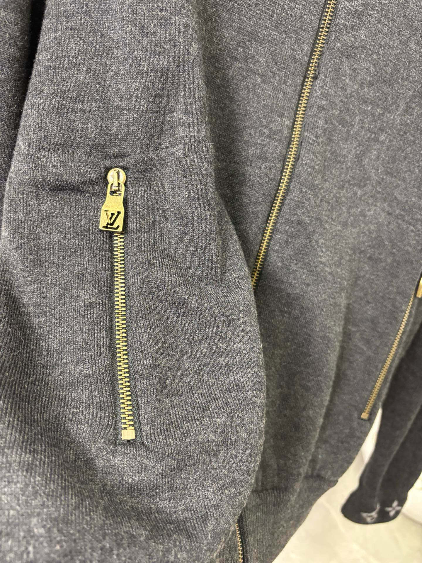 LV Clothing-301