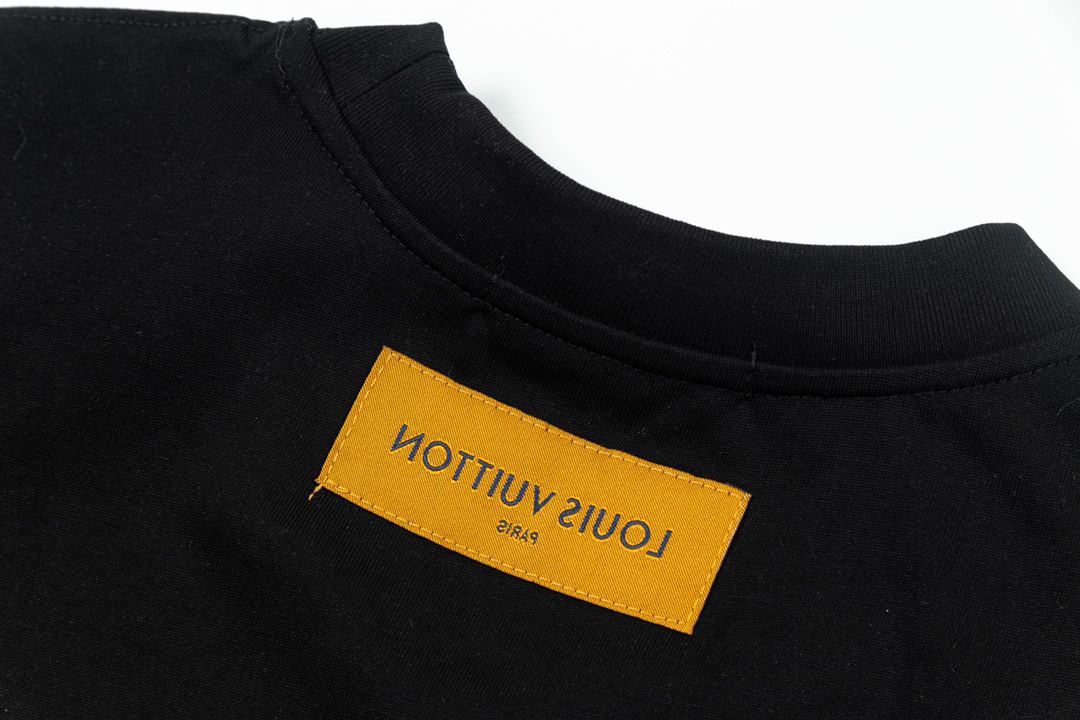 LV clothing-102