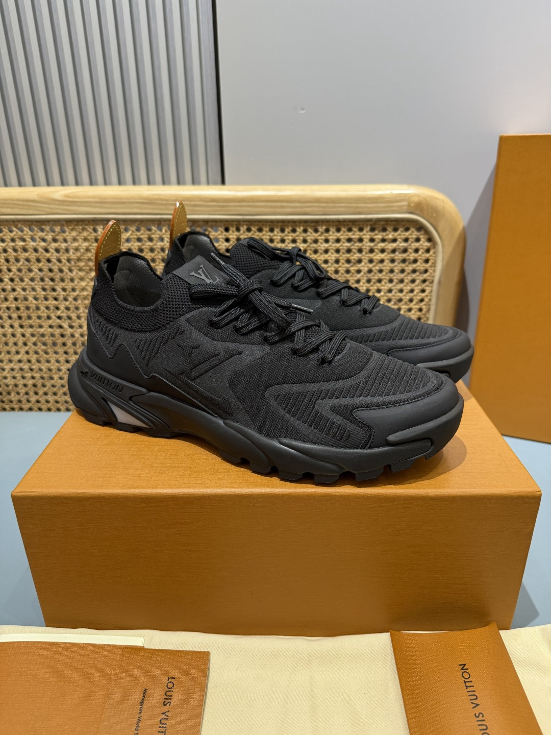 Lv Sneakers-171