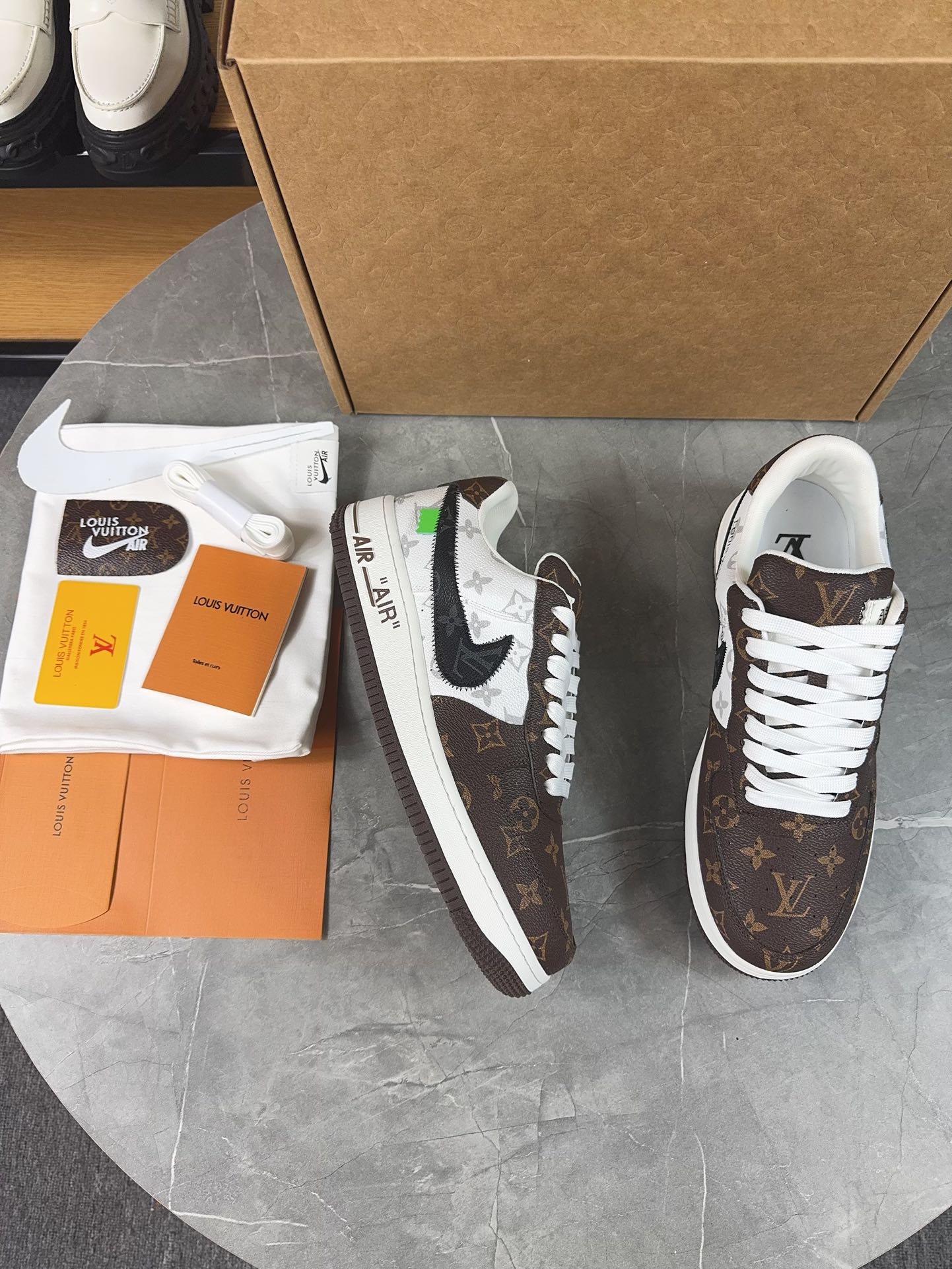 Lv Sneakers-246