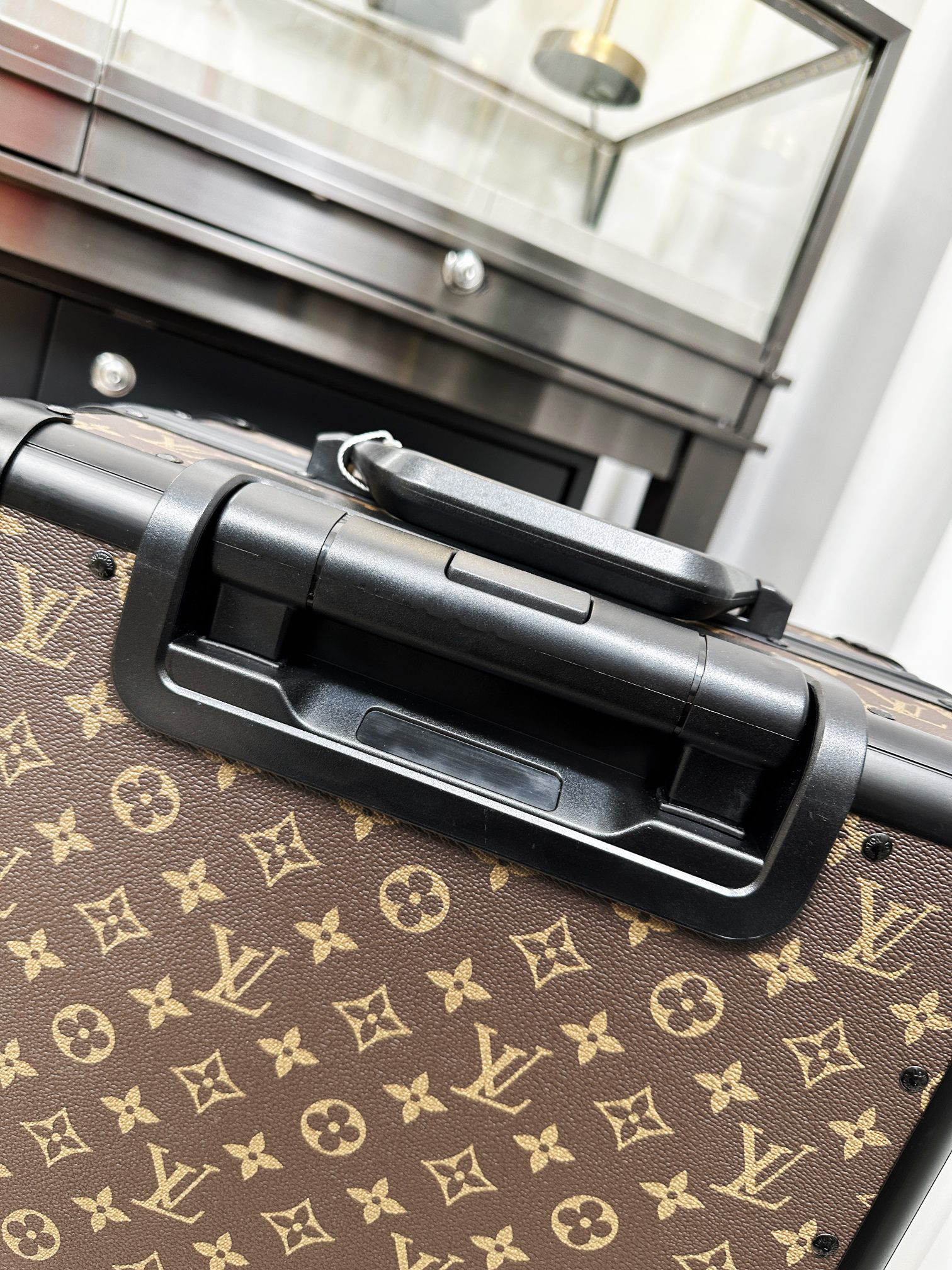 LV luggage-105