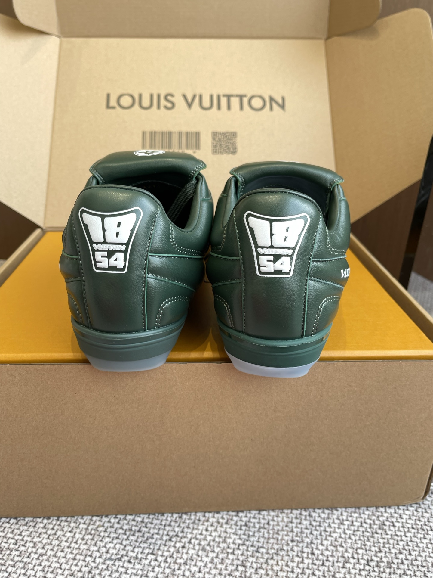 Lv Sneakers-108