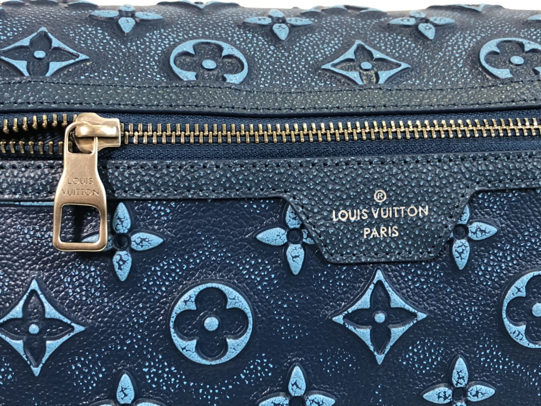 Louis Vuitton M21358 Archy Messenger MM Bag Cowhide leather Blue