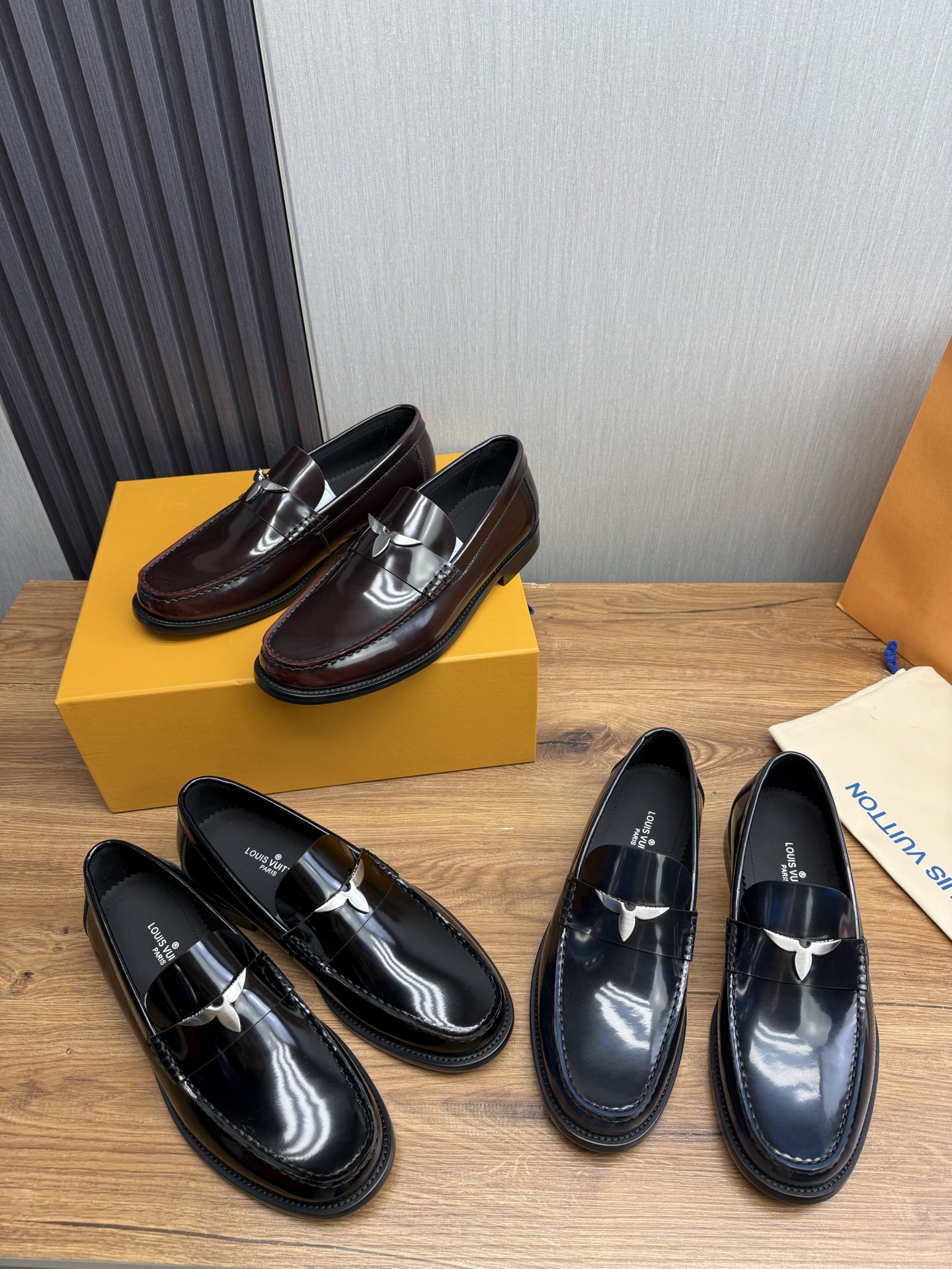 LV men's leather shoes-60