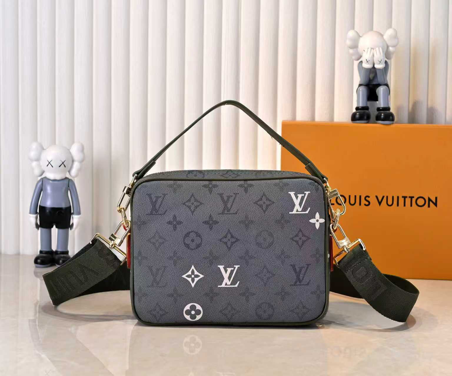 Louis Vuitton bag-135