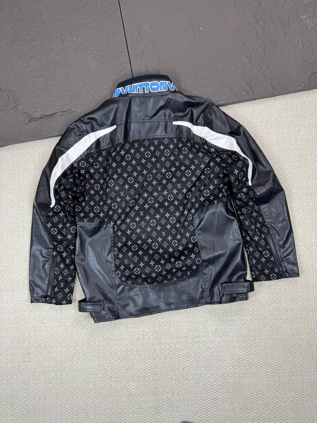 LV Clothing-342