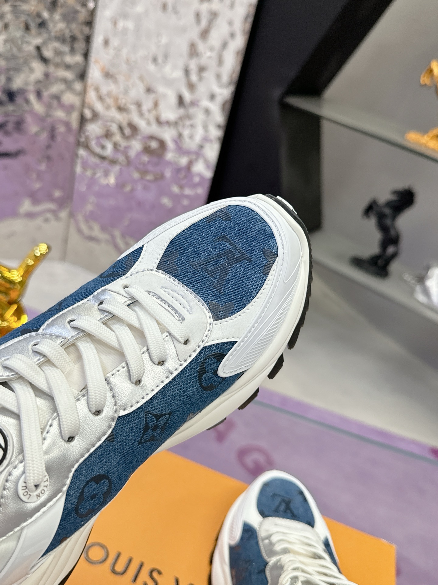 Lv Sneakers-200