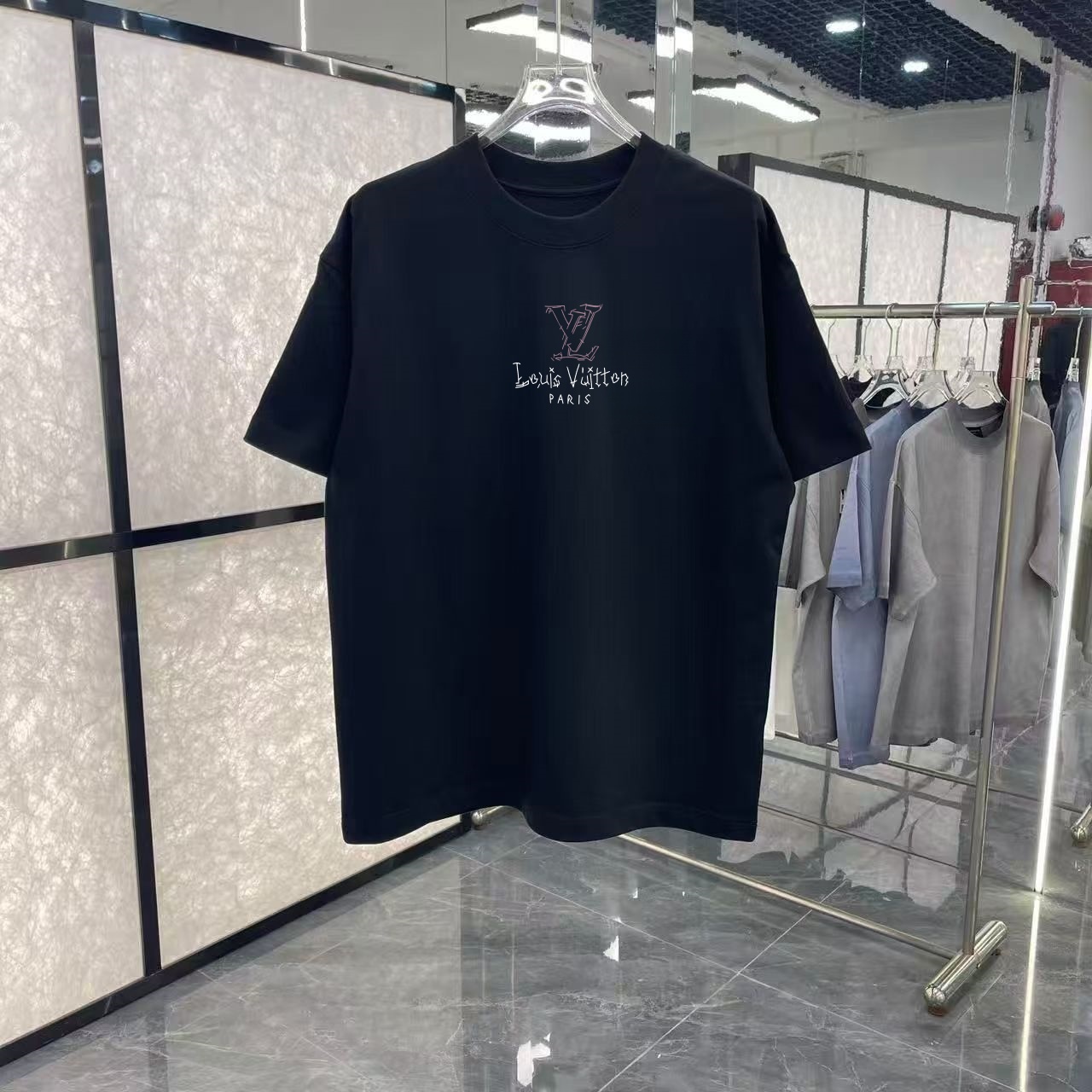 LV clothing-167