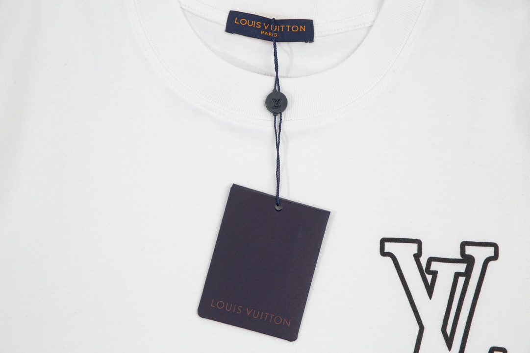 LV clothing-131