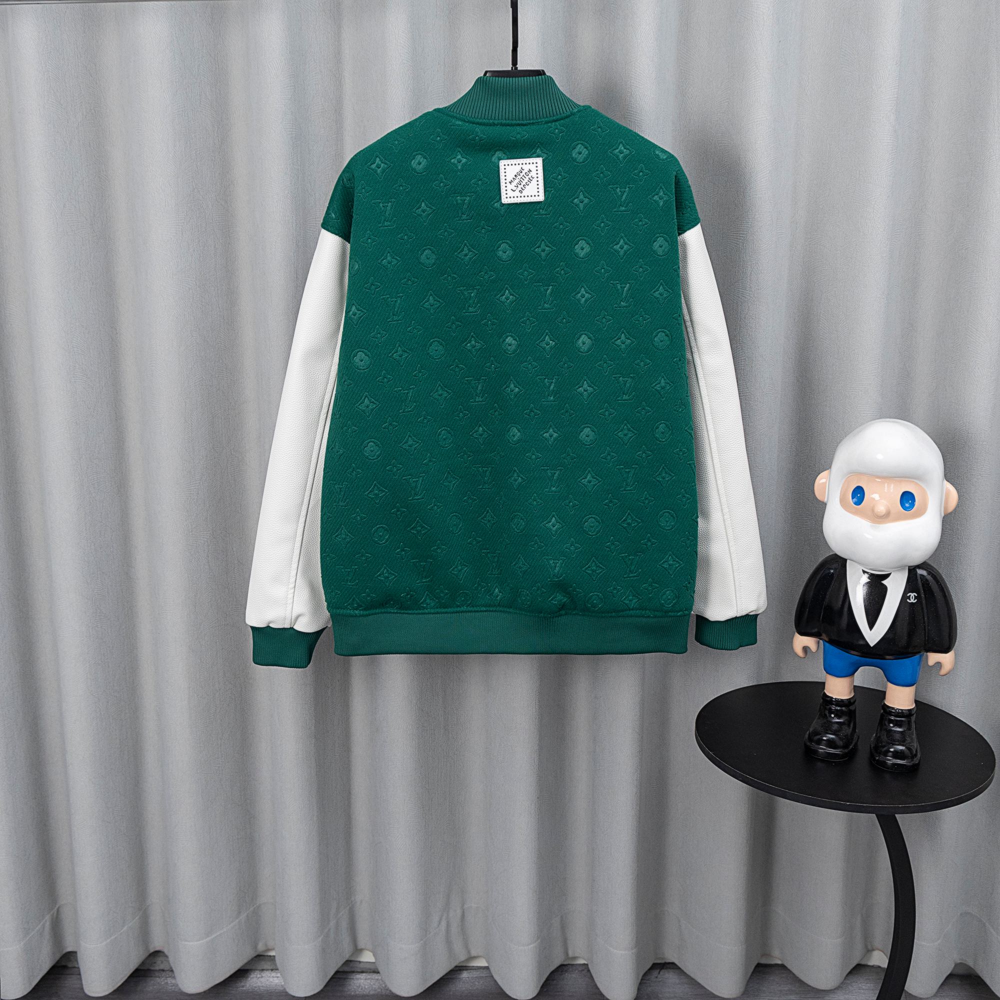 LV Clothing-281