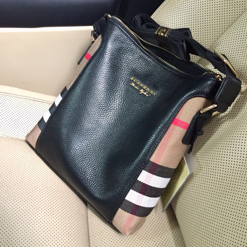 Burberry bag-131