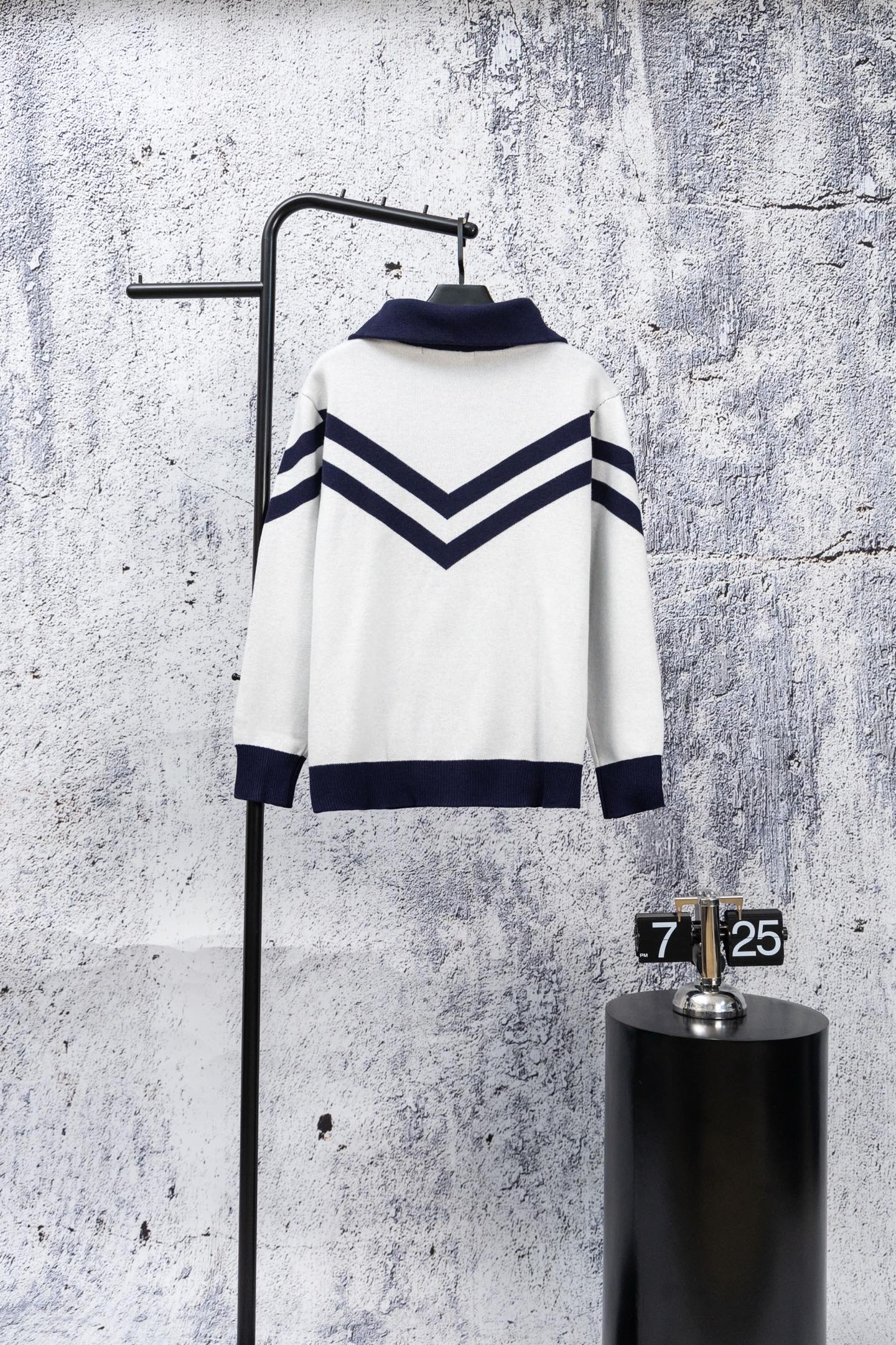 LV Clothing-284