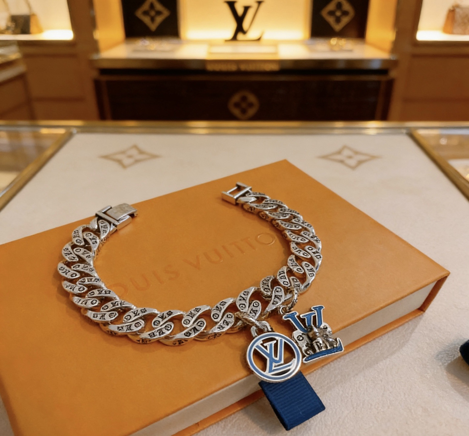 LV Bracelet-90