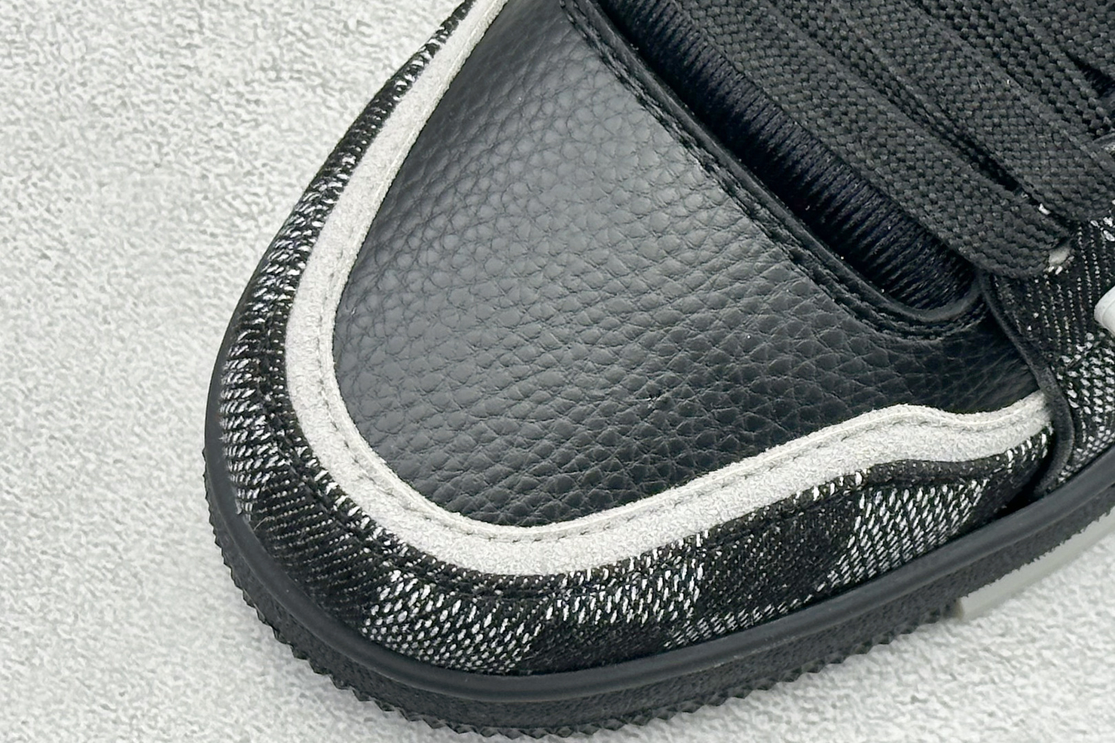 Lv Sneakers-250
