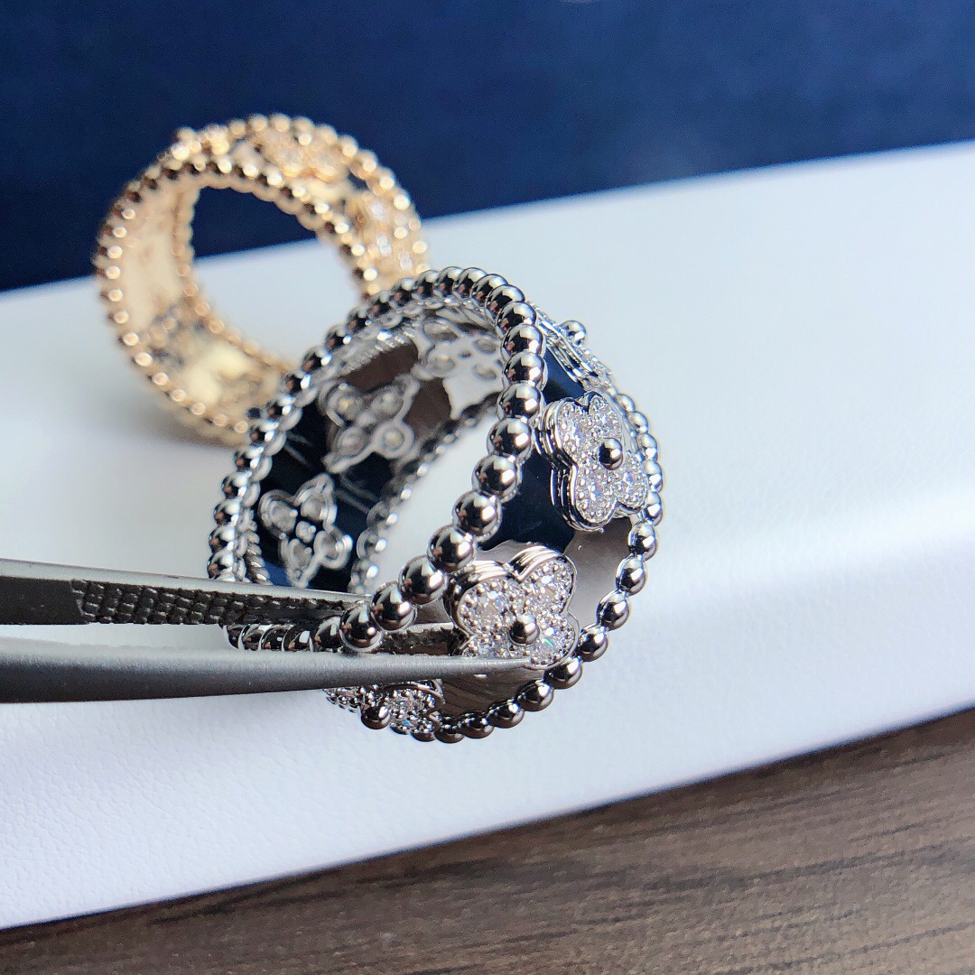 Van Cleef & Arpels ring-109