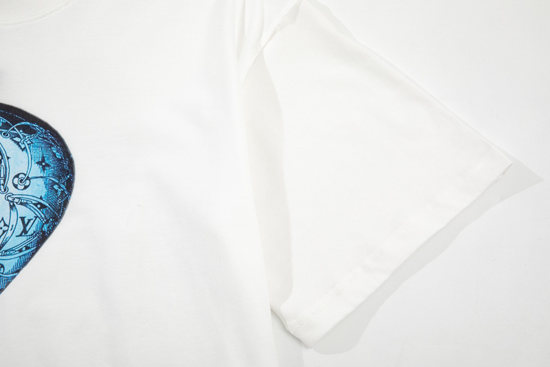 LV clothing-258