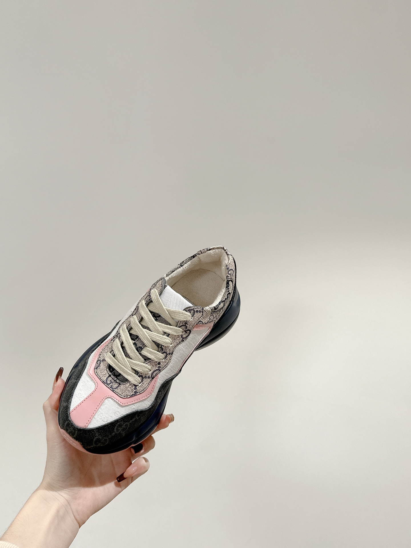 Gucci Sneakers-243