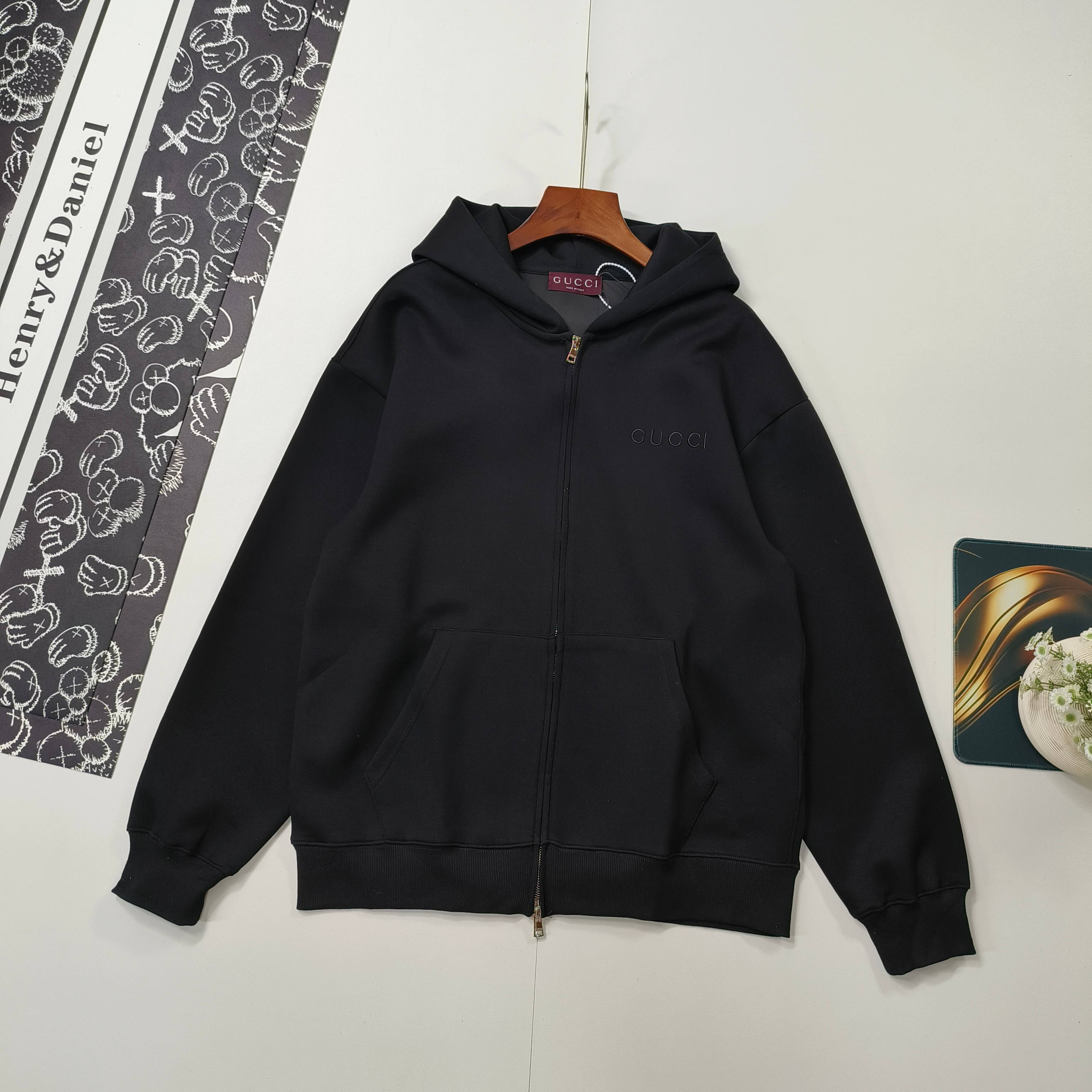 Gucci Clothing-298