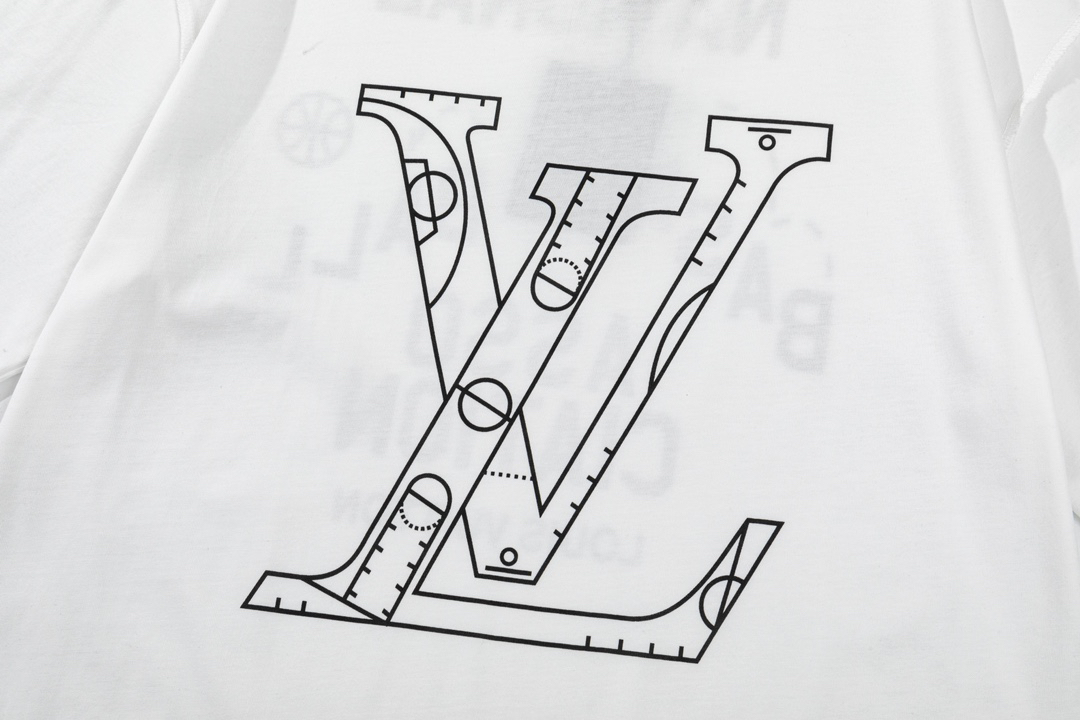 LV clothing-149