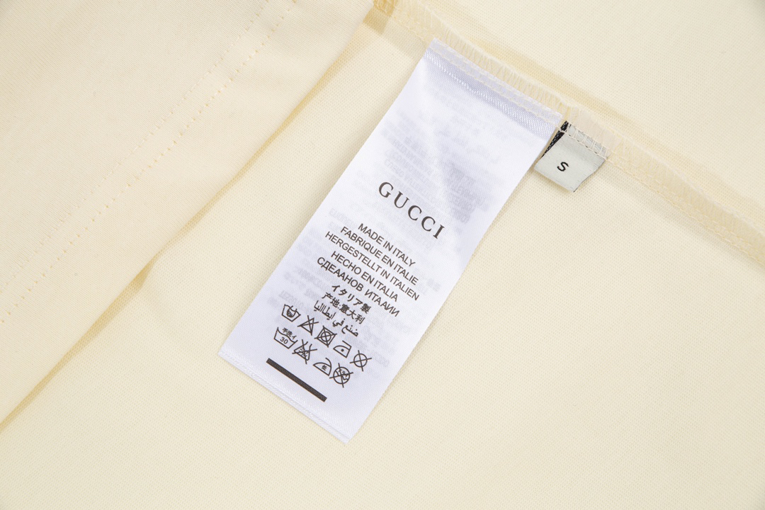 Gucci clothing-60