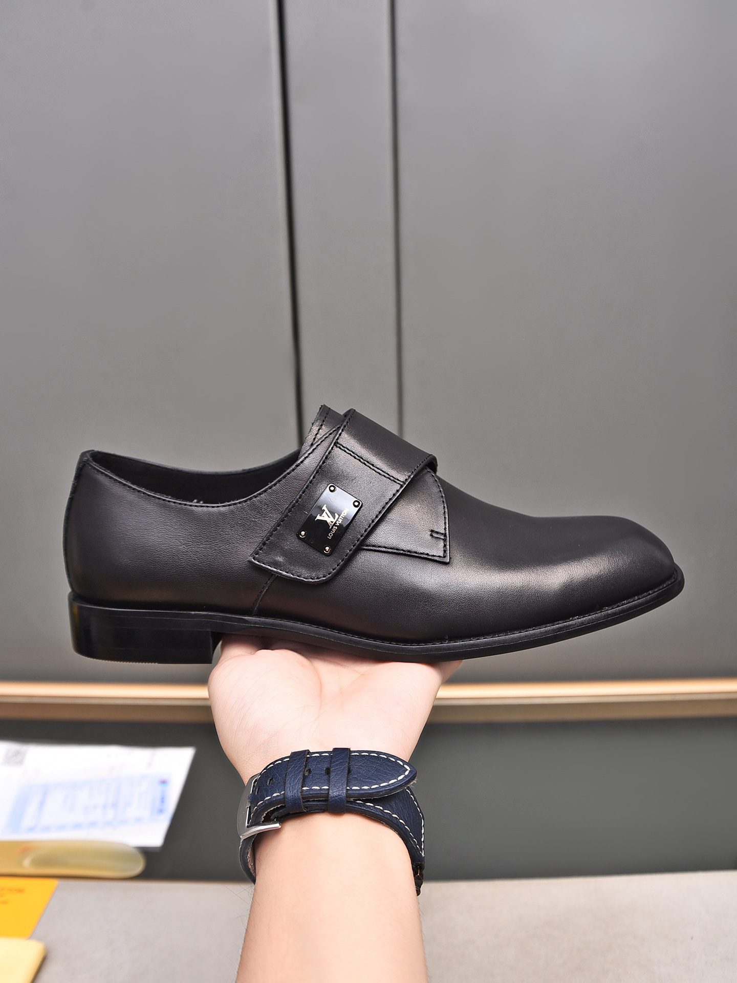 LV men's leather shoes-11