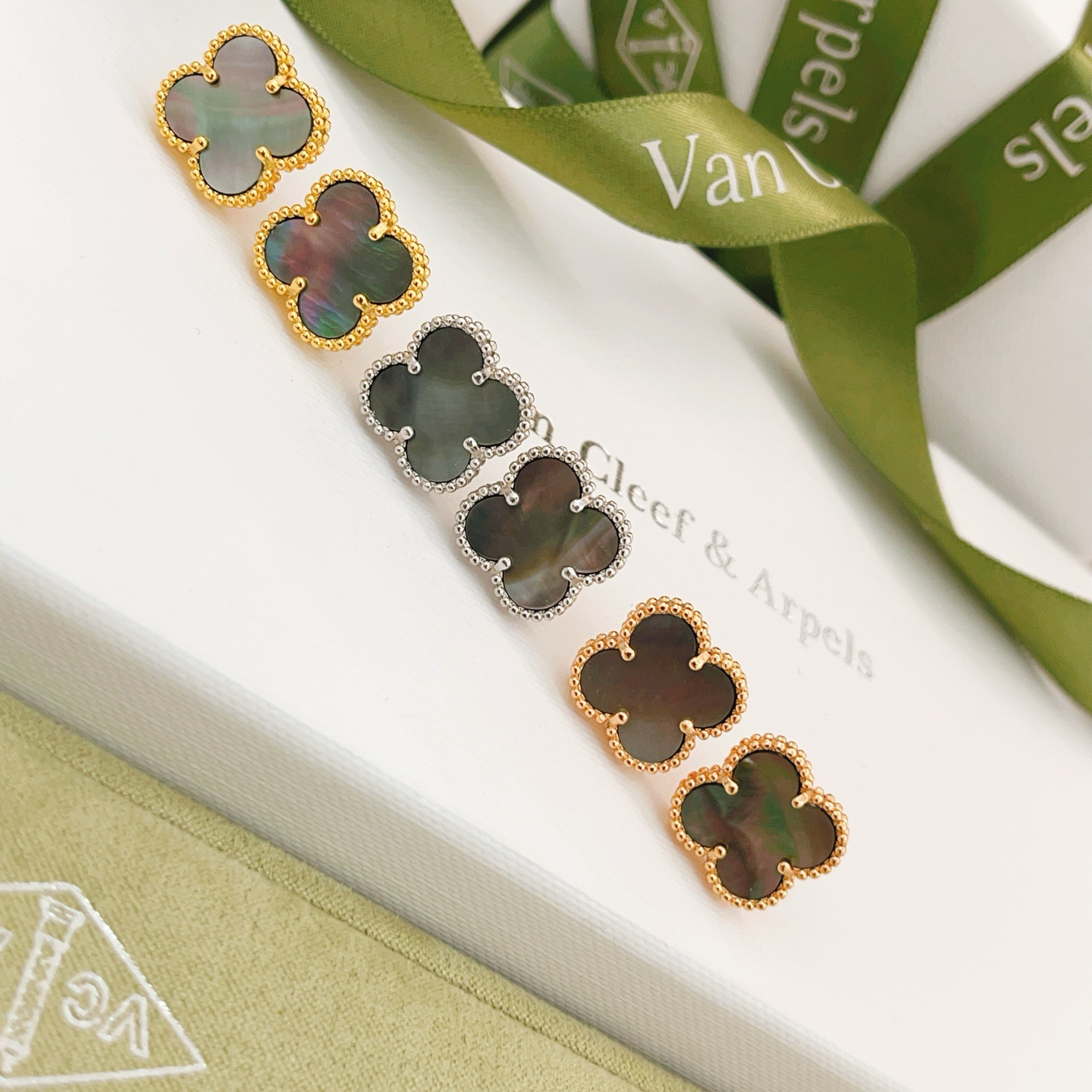 Van Cleef & Arpels earring-44