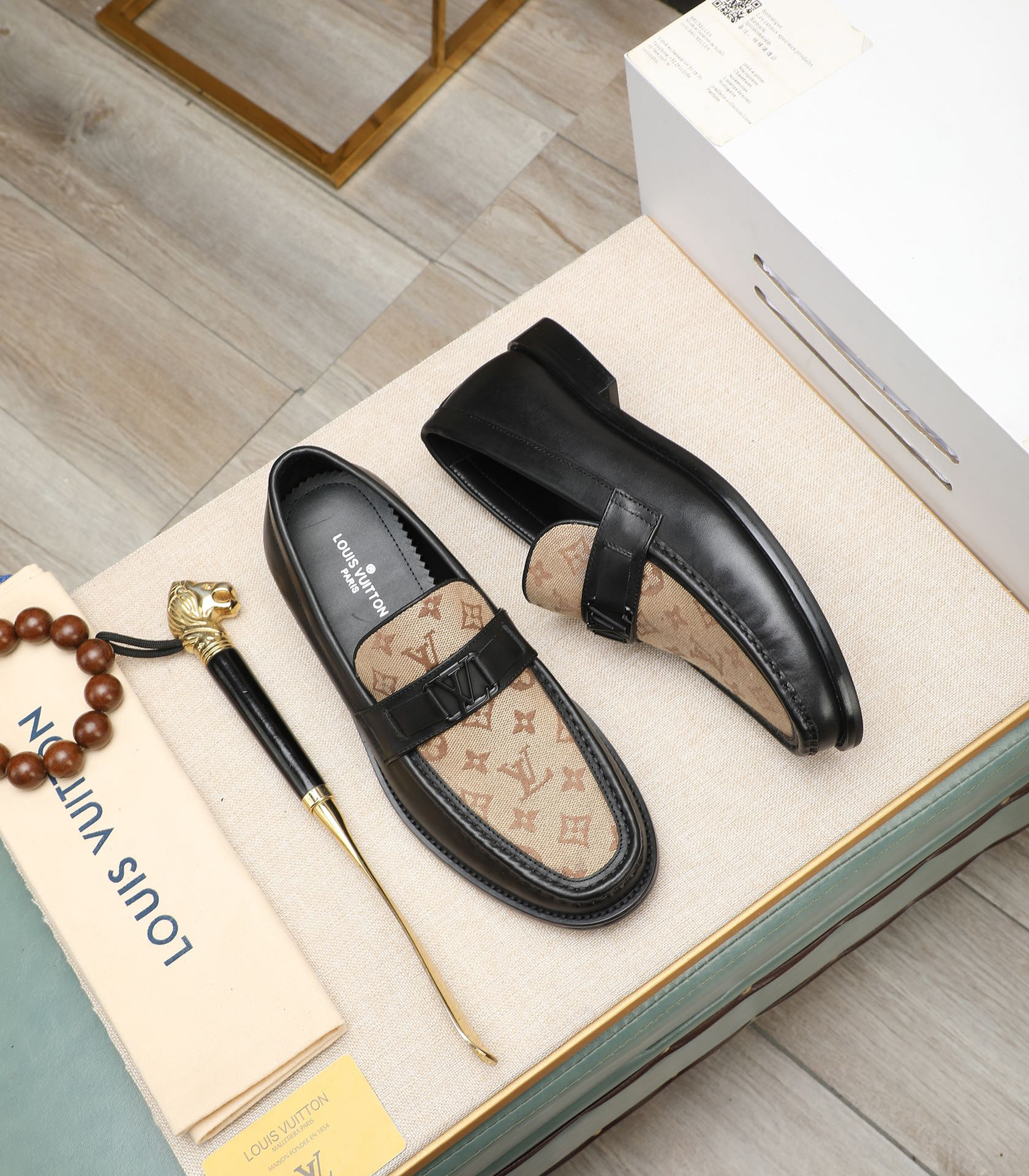 LV men's leather shoes-24