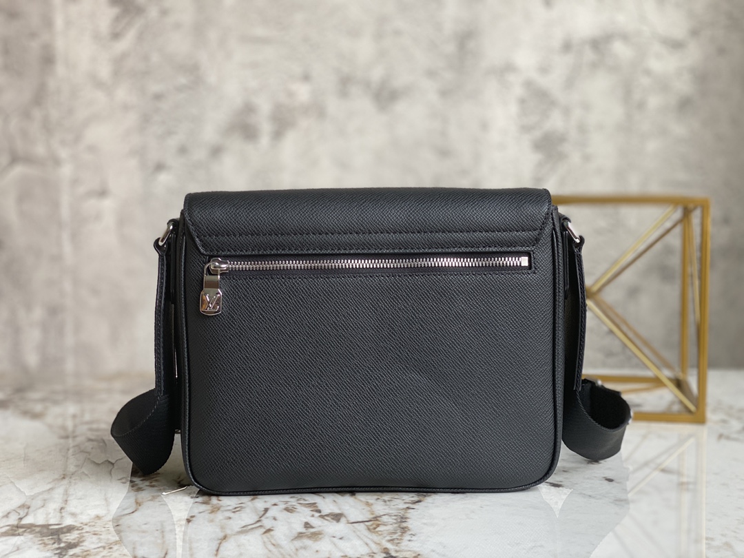 Louis Vuitton M30850 District PM Messenger Bag