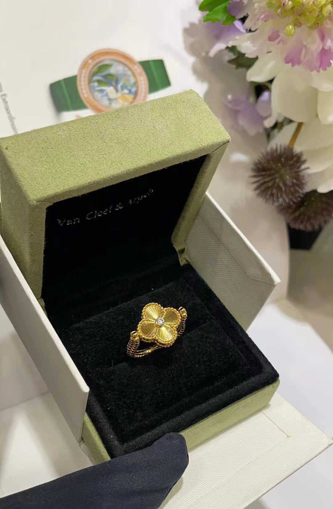 Van Cleef & Arpels ring-45
