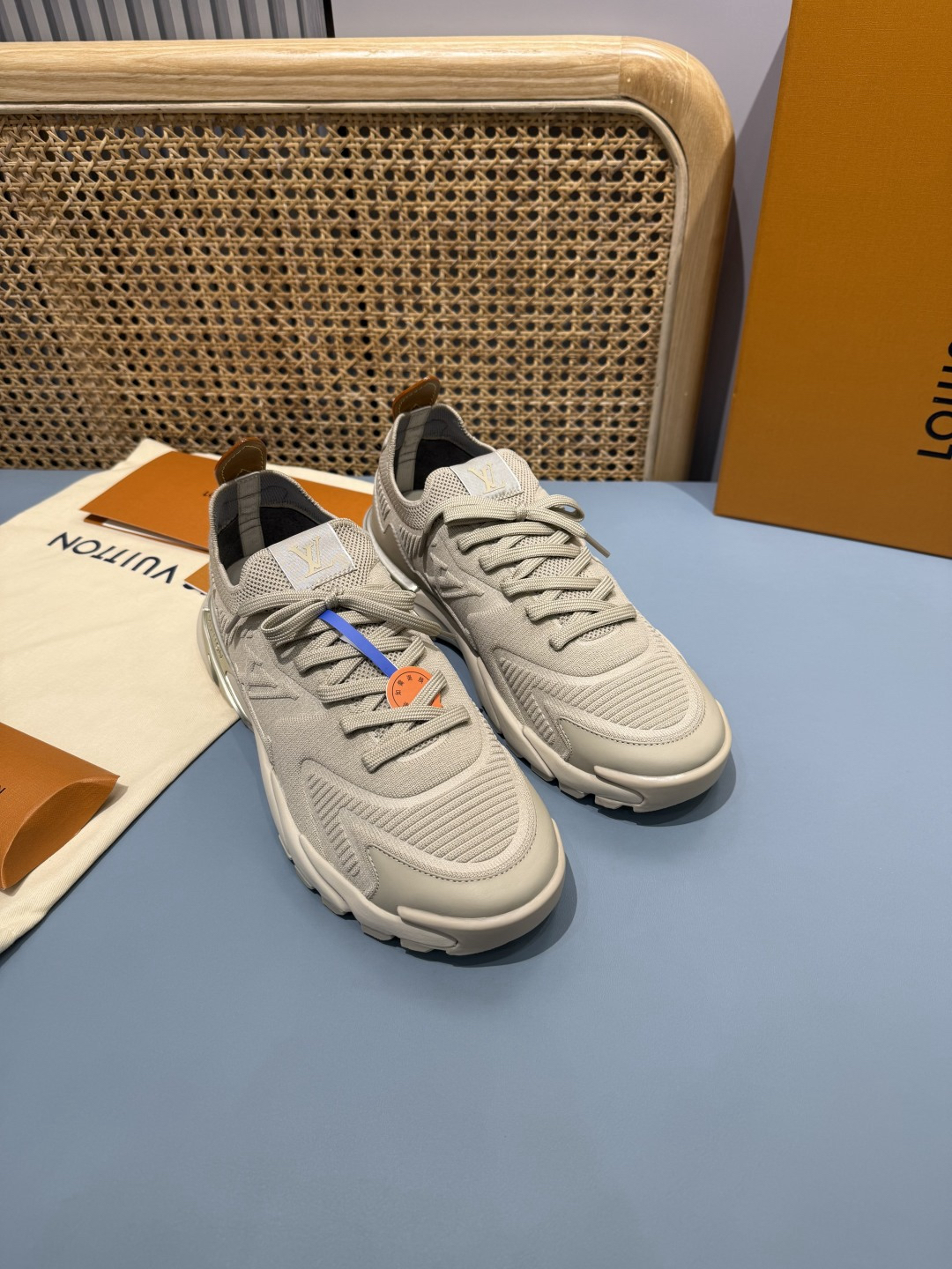 Lv Sneakers-182