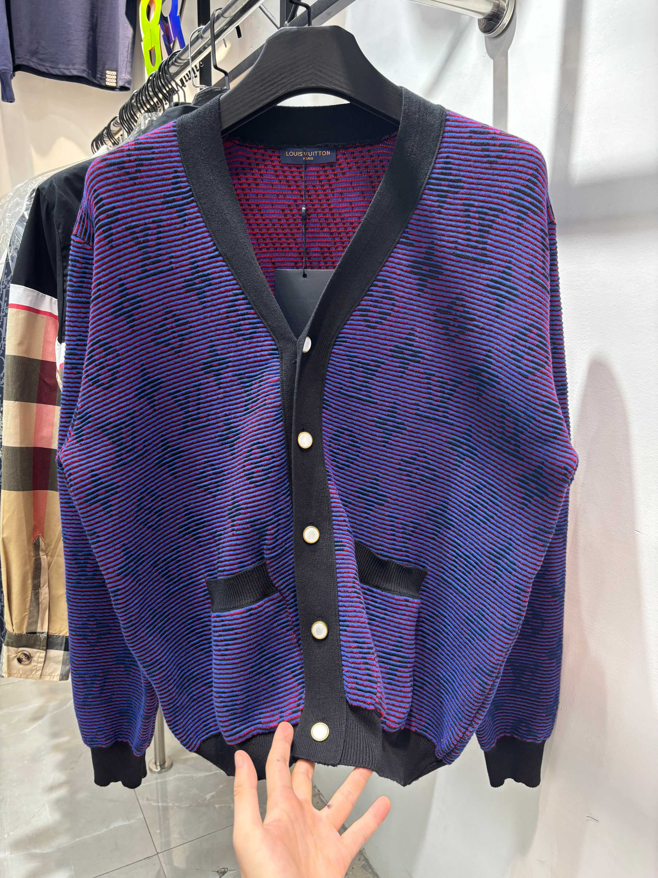 LV Clothing-329