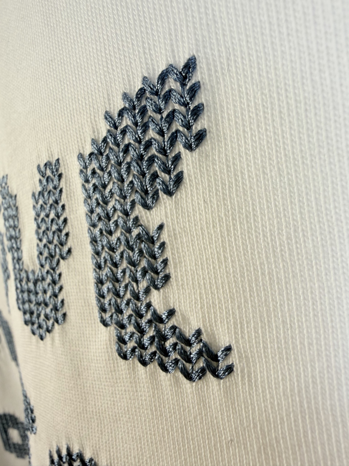 LV clothing-113
