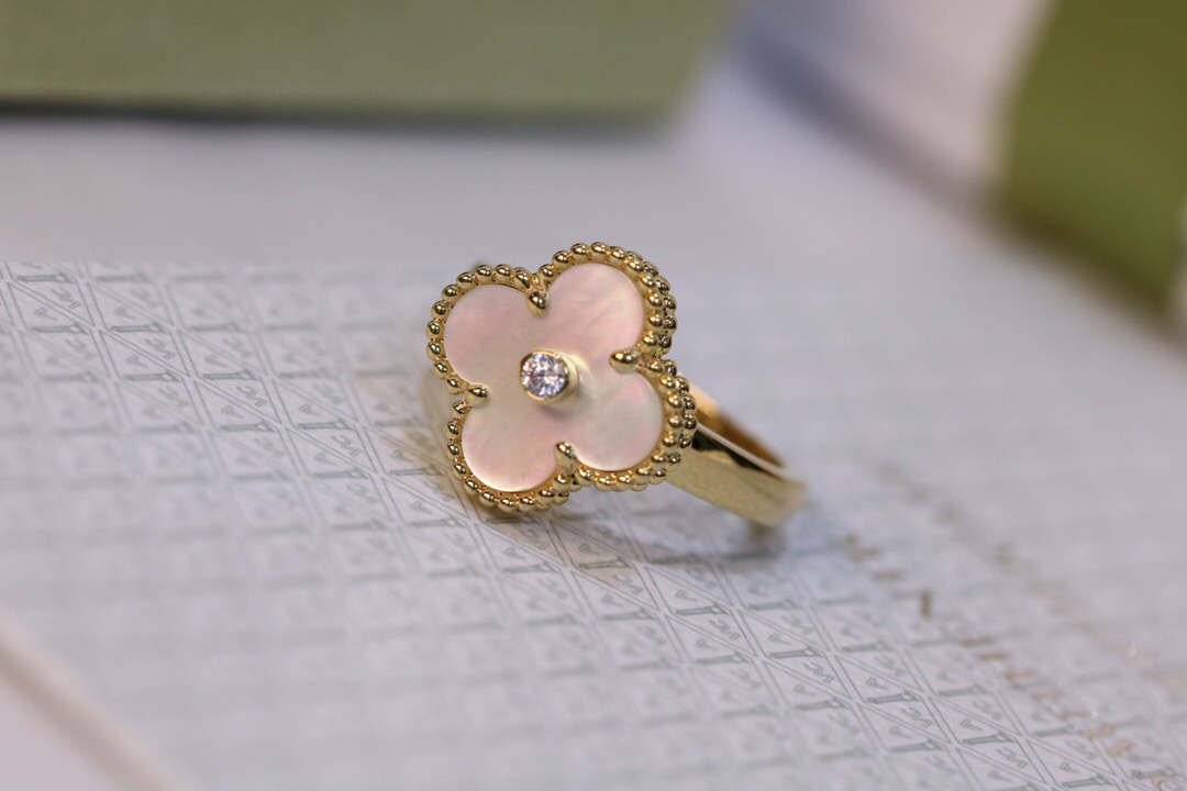 Van Cleef & Arpels ring-46