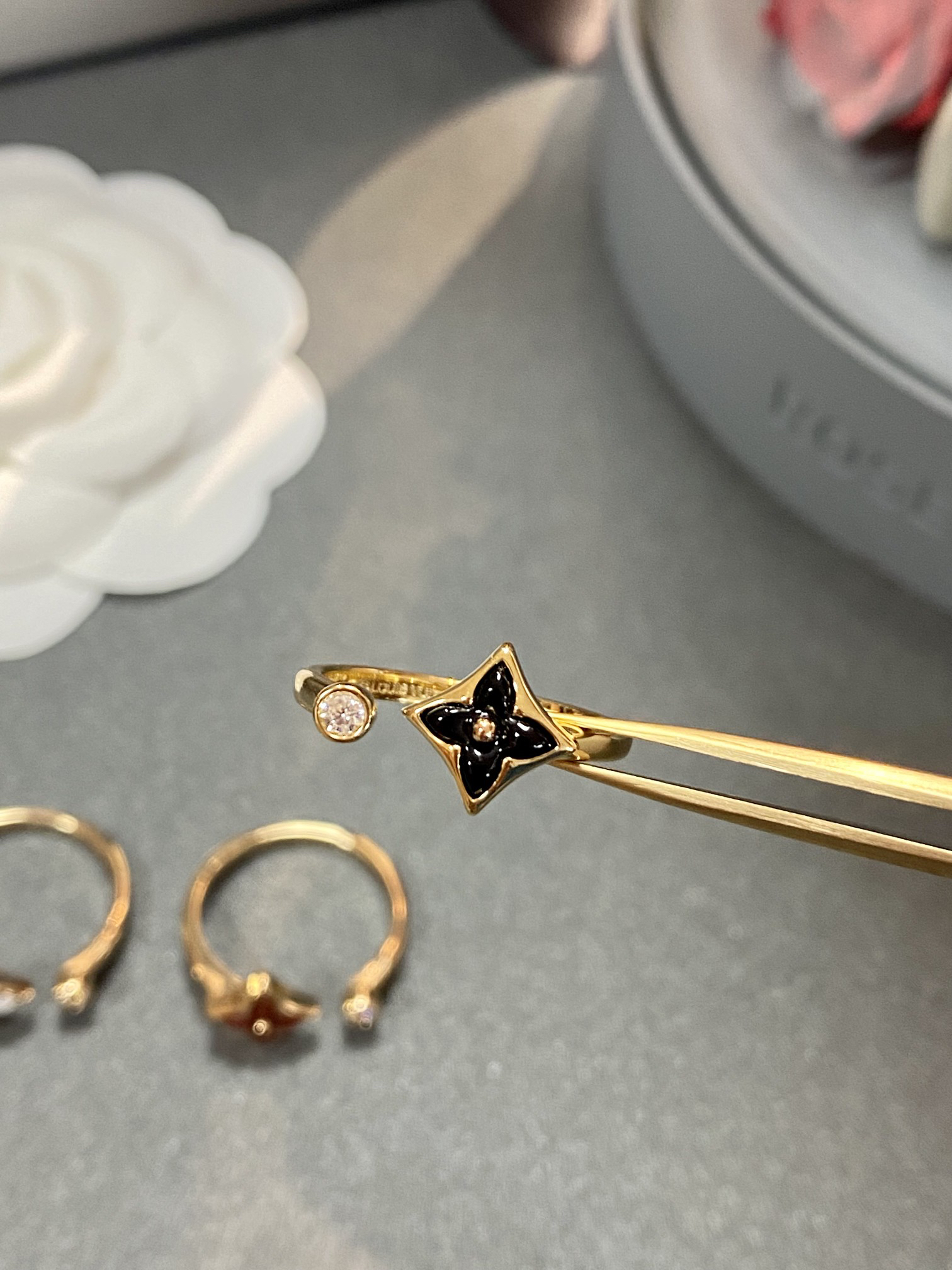 LV ring-14