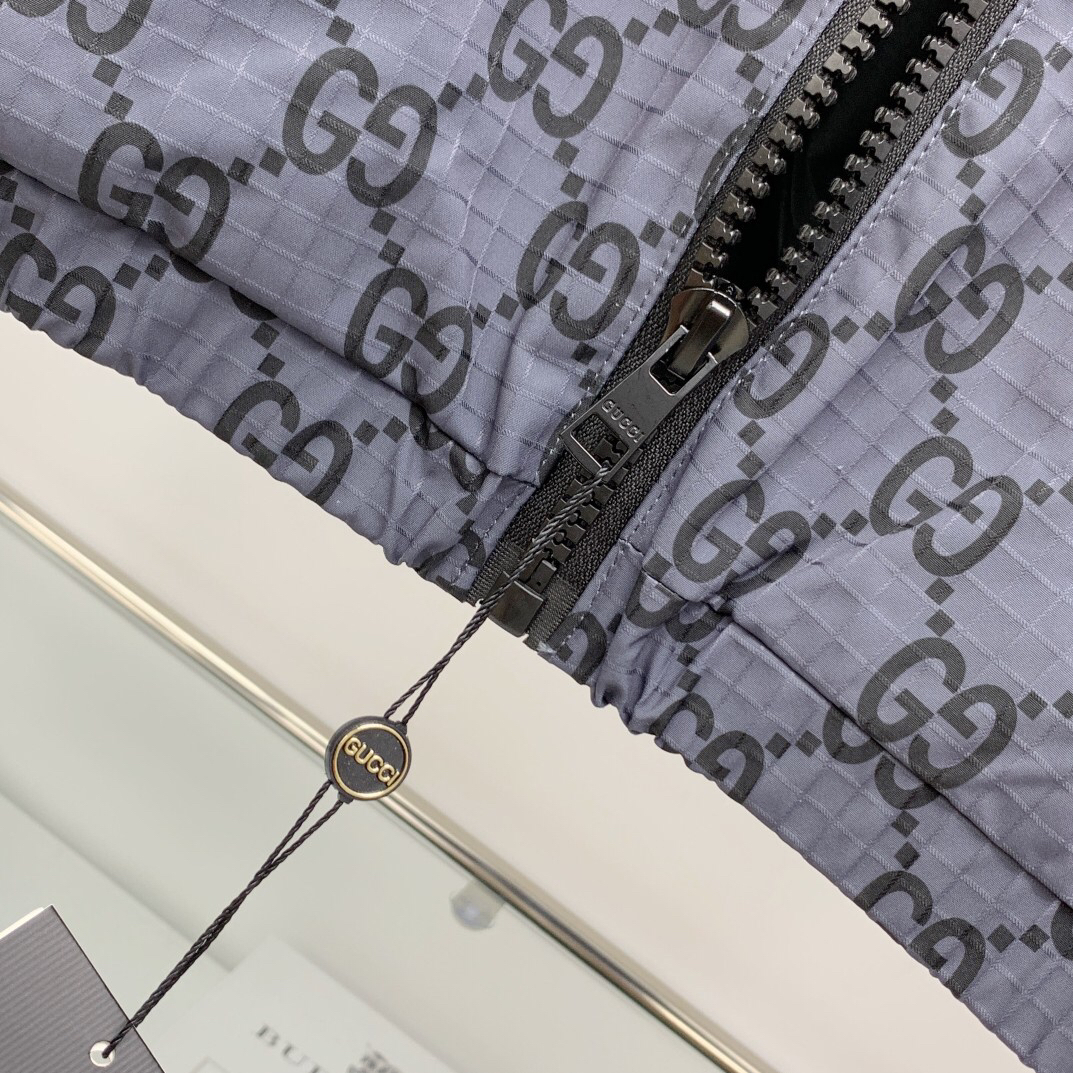 Gucci Clothing-341